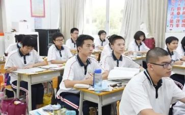 我的课桌很乱的作文7篇